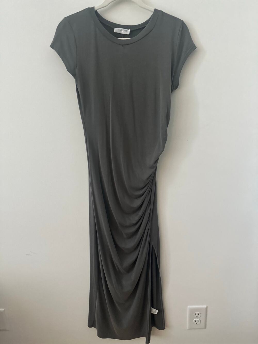 Vestique Jordan Dress Maxi Dress Women's Small Charcoal Gray Ruched Short Sleeve